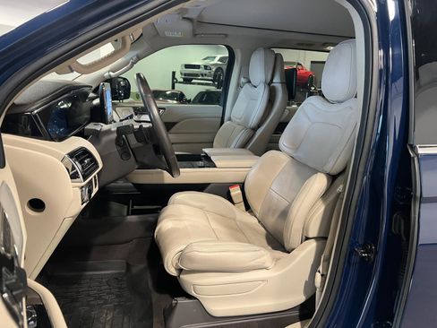 Used 2018 Lincoln Navigator Reserve w/ Technology Package image 9