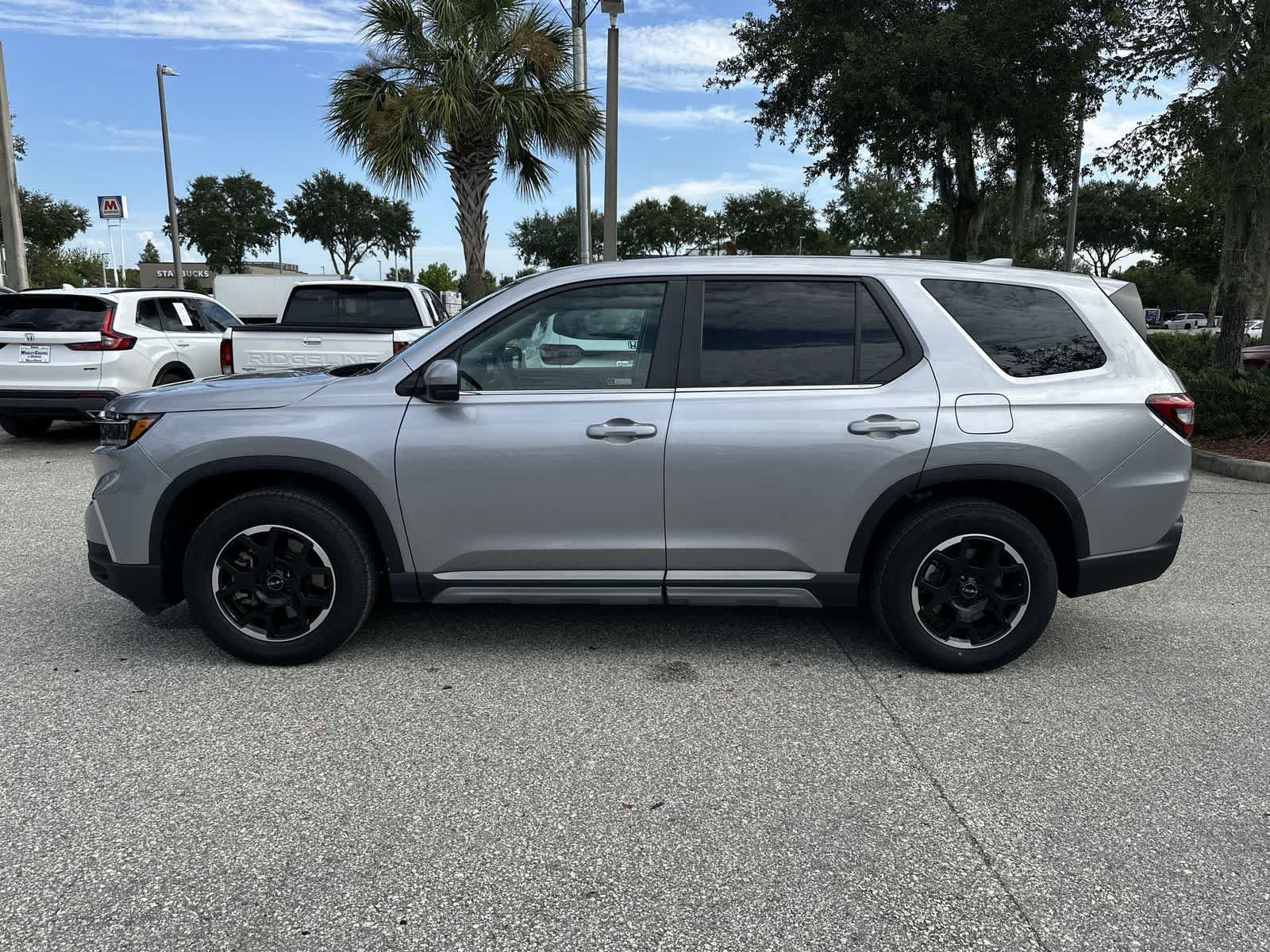 Used 2025 Honda Pilot EX-L image 3