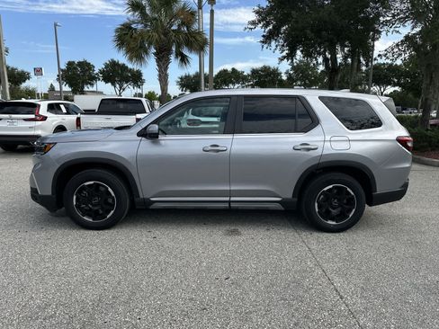 Used 2025 Honda Pilot EX-L image 3
