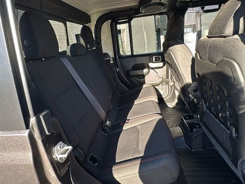 Used 2022 Jeep Gladiator Rubicon w/ Cold Weather Group image 19