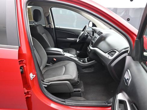 Used 2018 Dodge Journey SE w/ Blacktop Package FWD image 9