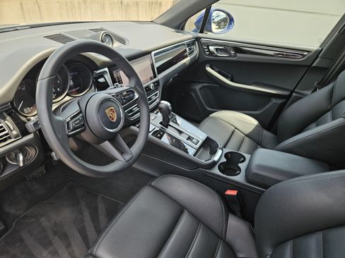 Certified 2026 Porsche Macan AWD/4WD image 4