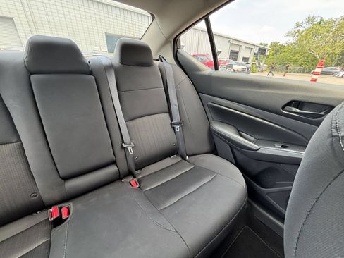 Used 2025 Nissan Altima 2.5 SV FWD image 37