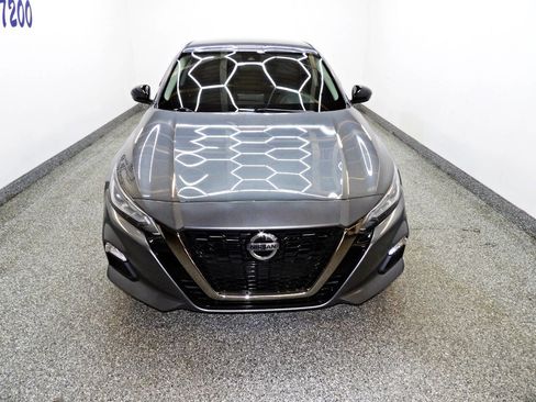 Used 2021 Nissan Altima 2.5 SR image 2