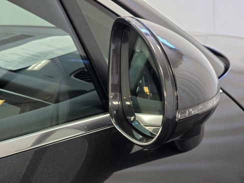 Certified 2024 Porsche Macan image 30