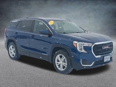 Used 2022 GMC Terrain SLE image 3