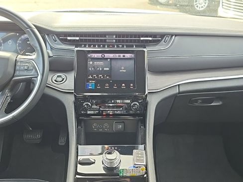 Used 2022 Jeep Grand Cherokee L Limited image 16