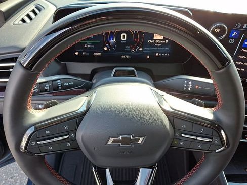 Used 2025 Chevrolet Traverse RS image 24