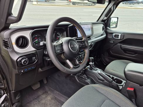 Used 2024 Jeep Wrangler Unlimited AWD/4WD image 13
