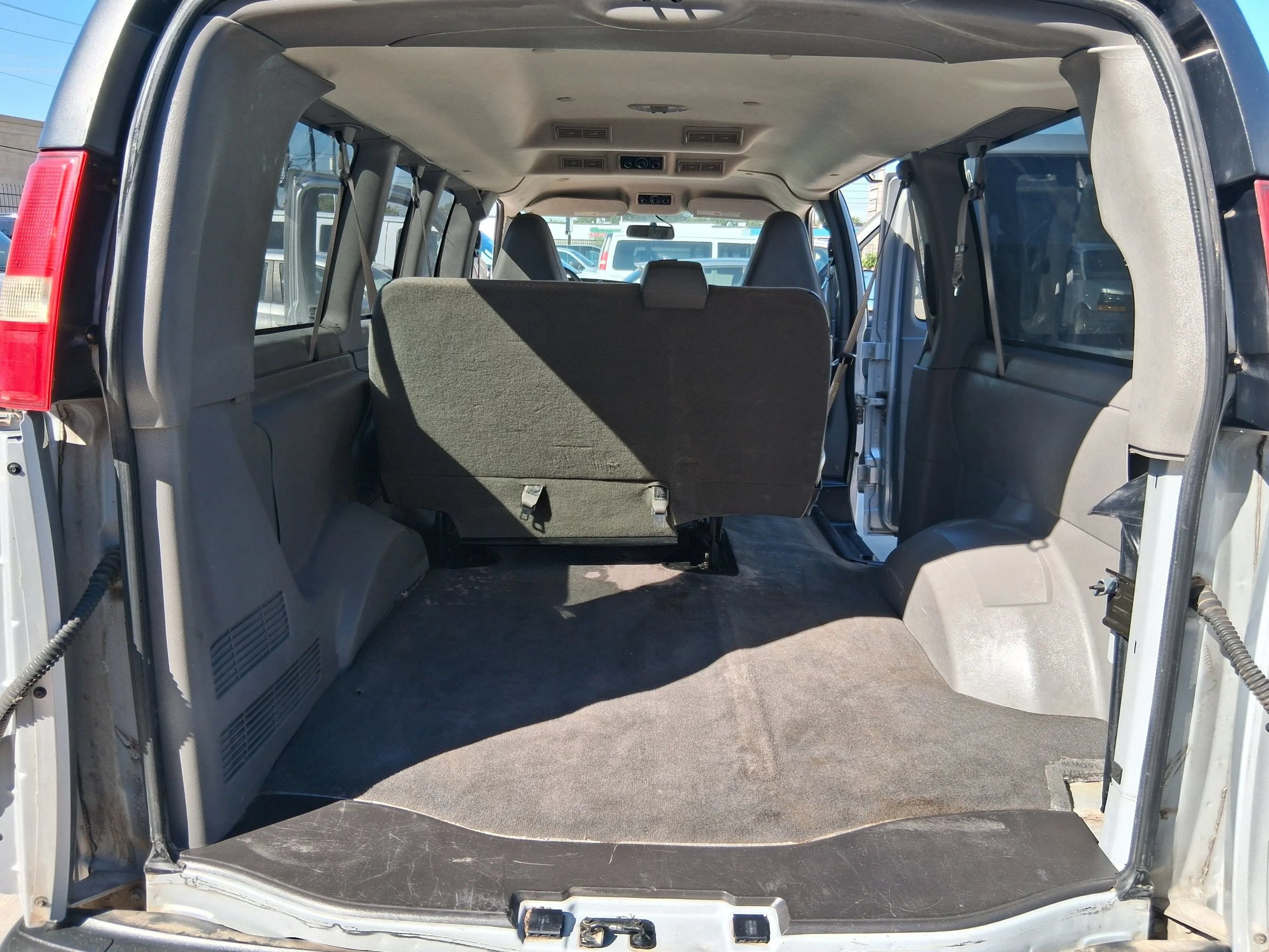 Used 2017 Chevrolet Express 2500 LS RWD image 25