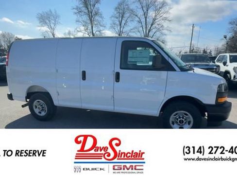 New 2026 GMC Savana 2500 RWD image 2