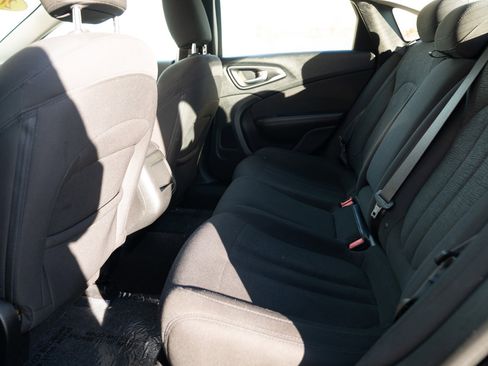 Used 2015 Chrysler 200 Limited w/ Convenience Group image 24