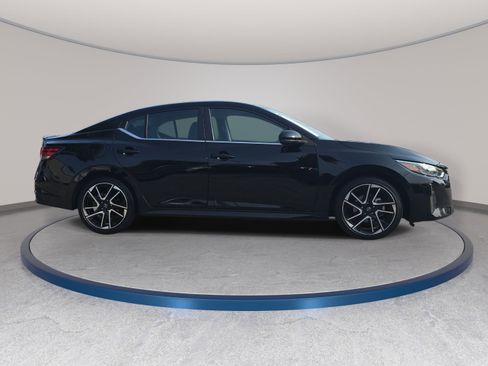 Used 2025 Nissan Sentra SR FWD image 4