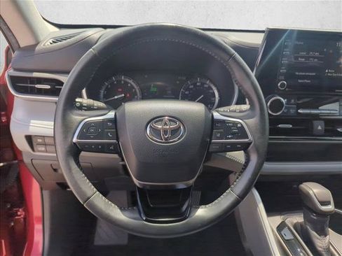 Certified 2020 Toyota Highlander XLE FWD image 14