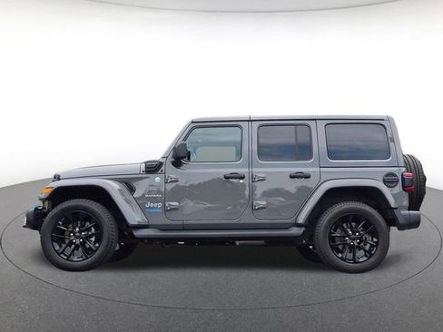 Used 2022 Jeep Wrangler Unlimited Sahara w/ Cold Weather Group AWD/4WD image 8