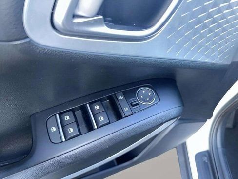Used 2024 Kia Soul LX w/ Option Group 015 FWD image 8