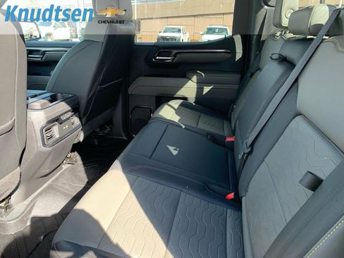 Used 2022 Chevrolet Silverado 1500 ZR2 w/ Technology Package image 15