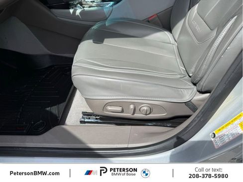Used 2017 Chevrolet Malibu LT FWD image 21