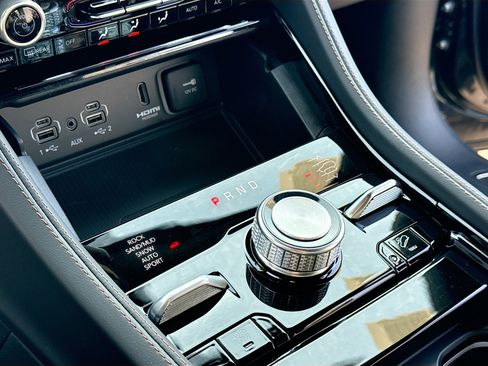 New 2025 Jeep Grand Cherokee Summit image 11