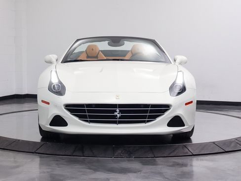 Used 2017 Ferrari California T RWD image 24