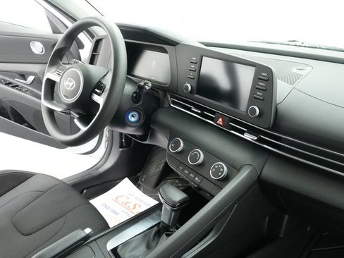 Used 2024 Hyundai Elantra SE FWD image 24