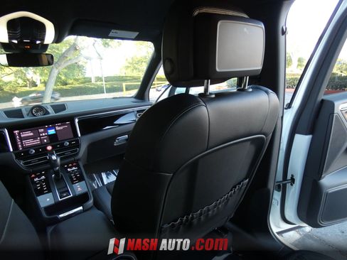 Used 2024 Porsche Macan AWD/4WD image 46