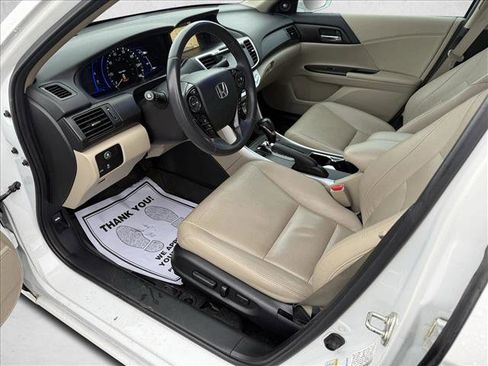 Used 2015 Honda Accord Touring image 9
