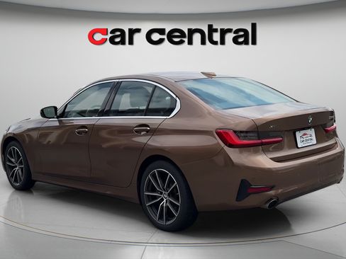 Used 2019 BMW 330i xDrive Sedan w/ Convenience Package AWD/4WD image 3