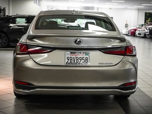 Used 2019 Lexus ES 300h w/ Premium Package FWD image 7