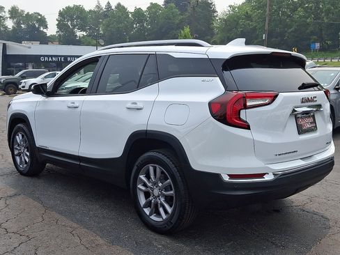 Used 2024 GMC Terrain SLT AWD/4WD image 4