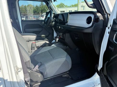 Used 2024 Jeep Wrangler Unlimited Sport AWD/4WD image 10