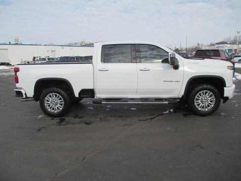 Used 2022 Chevrolet Silverado 2500 High Country image 3