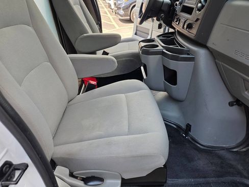 Used 2022 Ford E-450 and Econoline 450 Super Duty RWD image 19