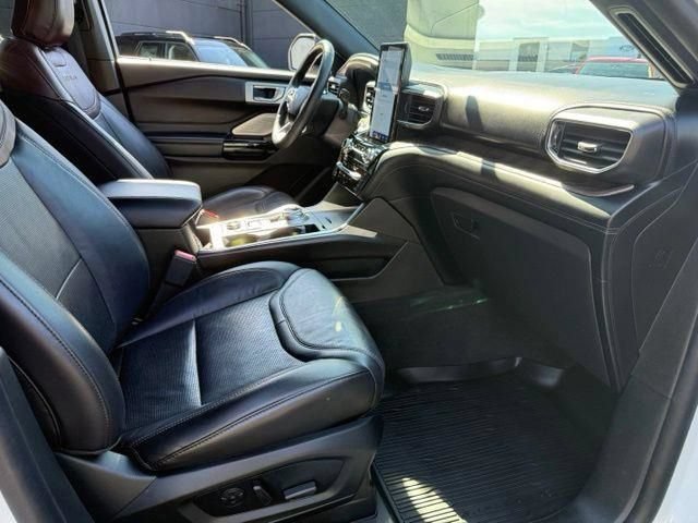 Certified 2022 Ford Explorer Platinum w/ Equipment Group 601A AWD/4WD image 4