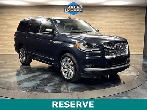 Used 2022 Lincoln Navigator Reserve image 1
