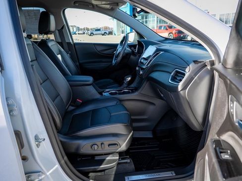 Used 2022 Chevrolet Equinox Premier image 17