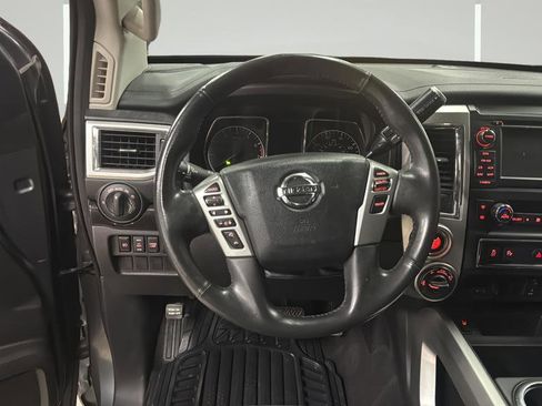 Used 2017 Nissan Titan SV image 40