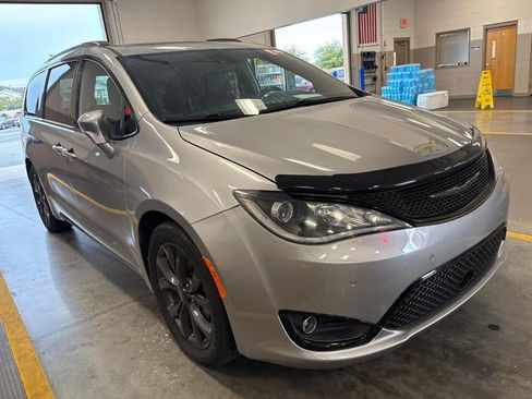 Used 2019 Chrysler Pacifica Limited w/ Advanced Safetytec Group FWD image 1