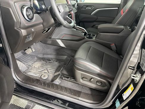 Used 2026 Chevrolet Colorado Z71 w/ Technology Package image 11