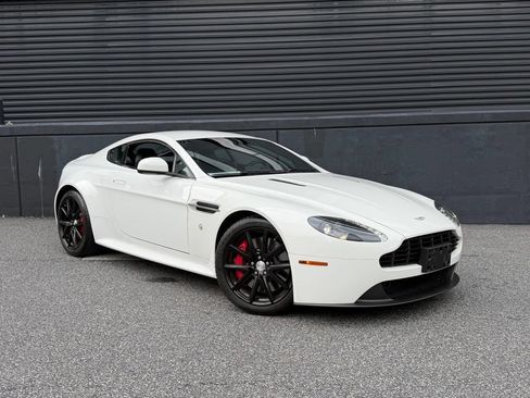 Used 2015 Aston Martin V8 Vantage GT RWD image 12
