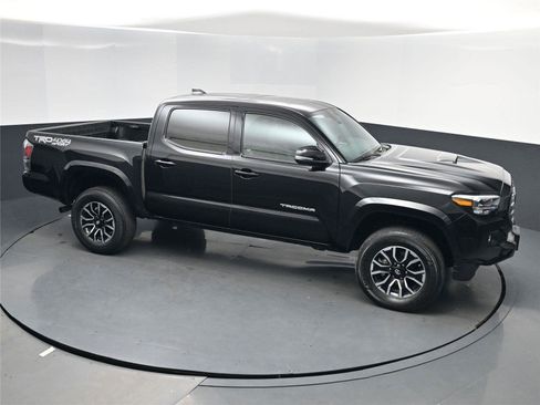 Used 2021 Toyota Tacoma TRD Sport w/ TRD Premium Sport Package image 16