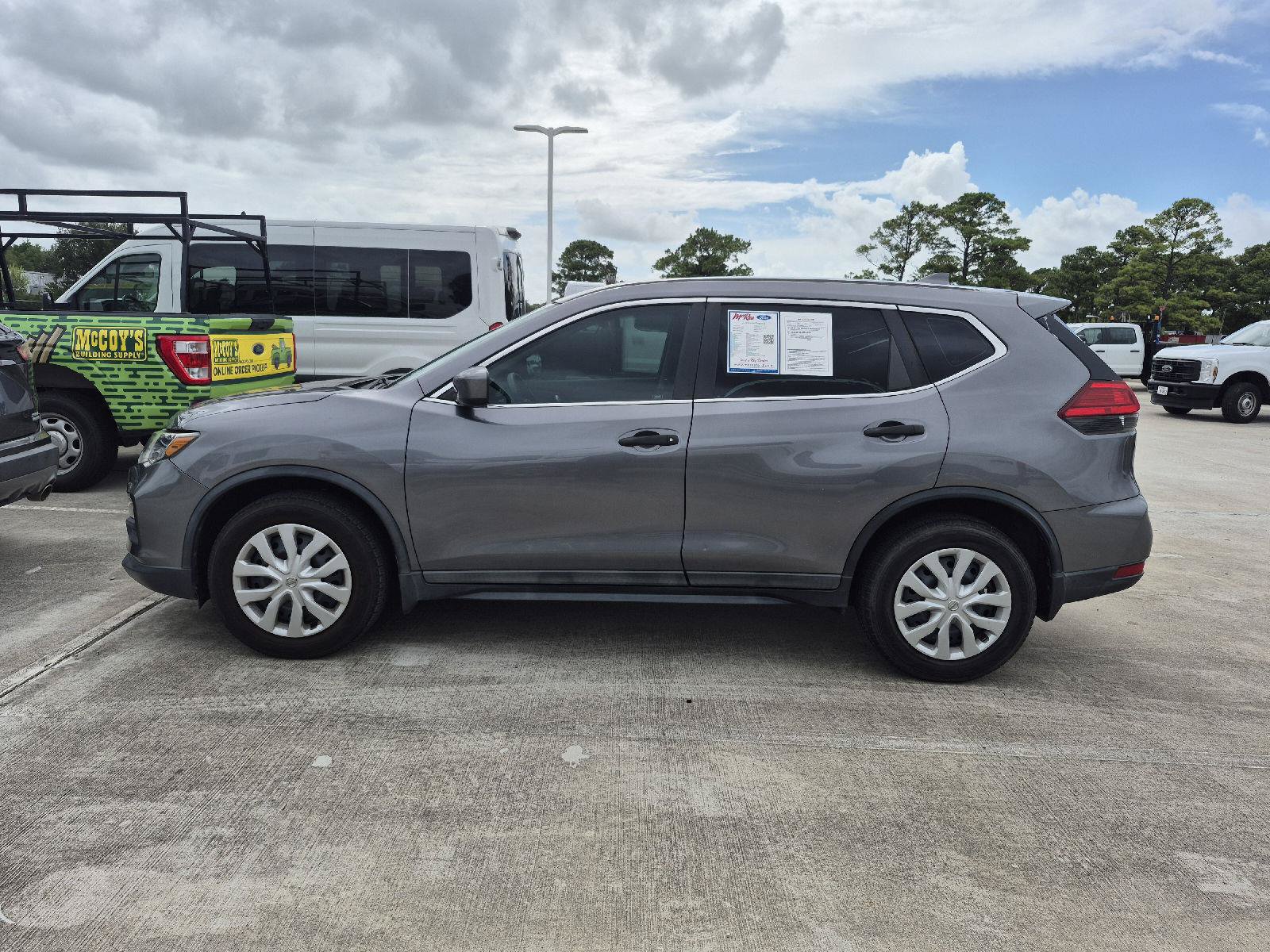 Used 2017 Nissan Rogue S FWD image 11