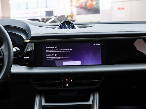 Used 2025 Porsche Macan Electric image 19