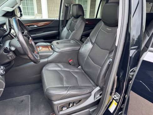 Used 2019 Cadillac Escalade ESV Luxury w/ Escalade Sport Edition AWD/4WD image 13