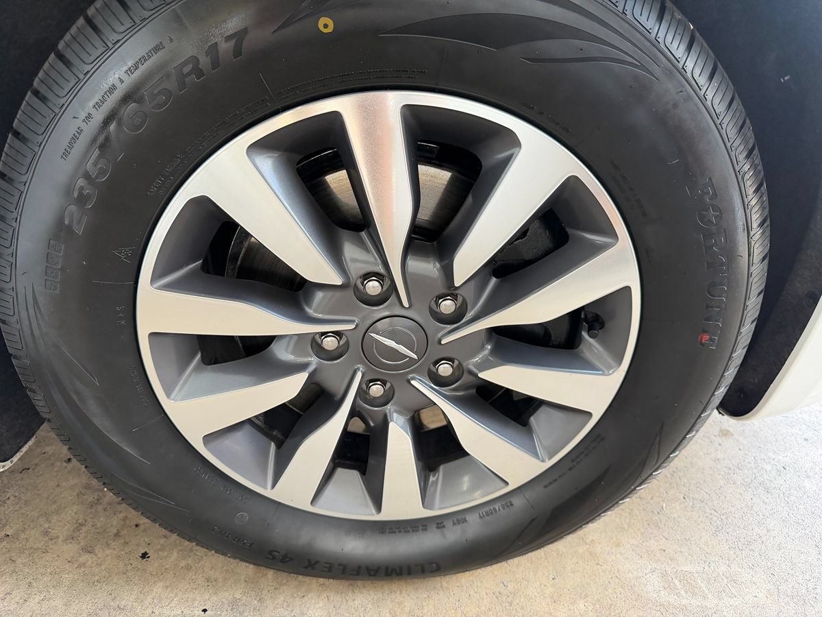 Used 2023 Chrysler Pacifica Limited FWD image 34