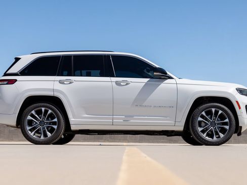 Used 2023 Jeep Grand Cherokee Overland AWD/4WD image 56
