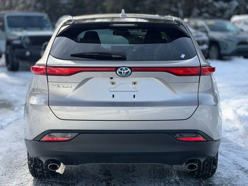 Used 2023 Toyota Venza LE image 4