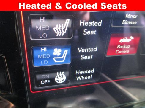 Used 2020 RAM 1500 Laramie AWD/4WD image 17