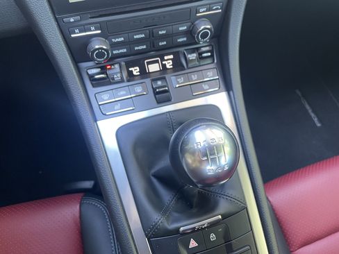 Used 2022 Porsche 718 Cayman S RWD image 17