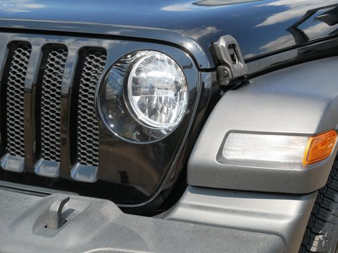 Used 2021 Jeep Wrangler Unlimited Sport AWD/4WD image 16